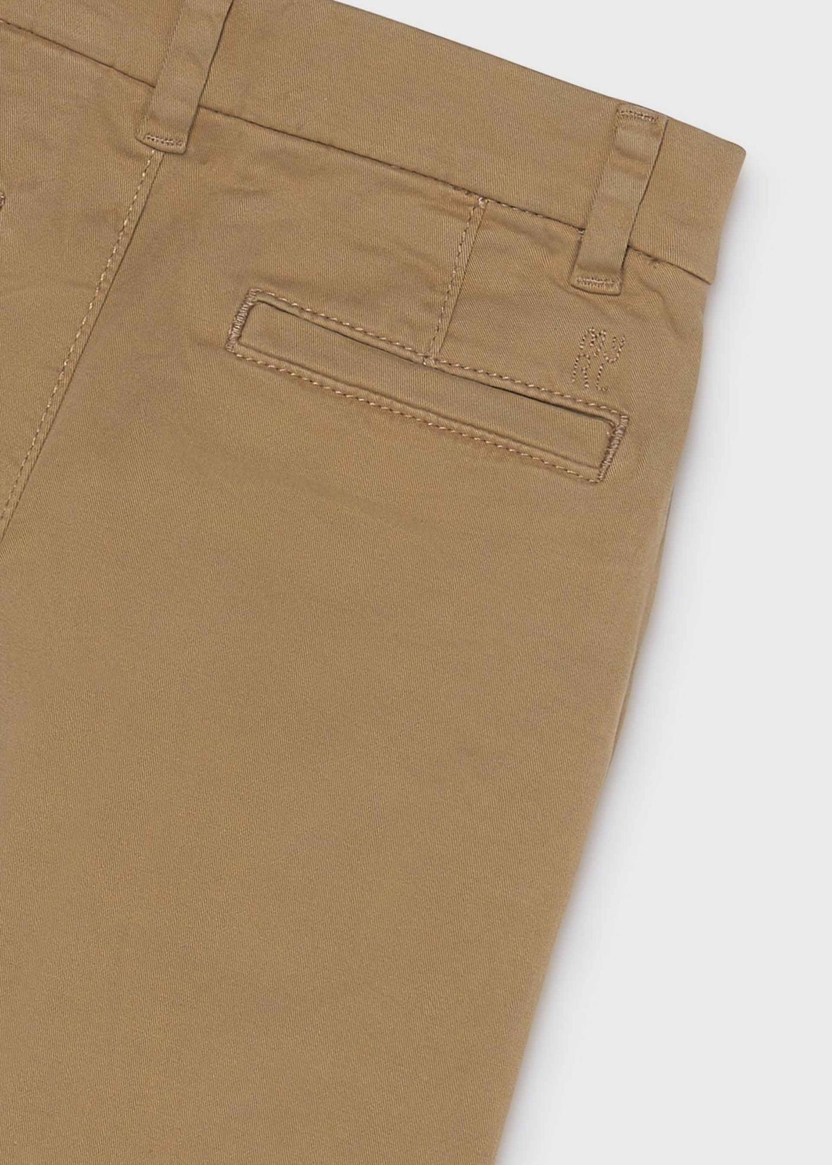 Einfache Chinohose für Jungen