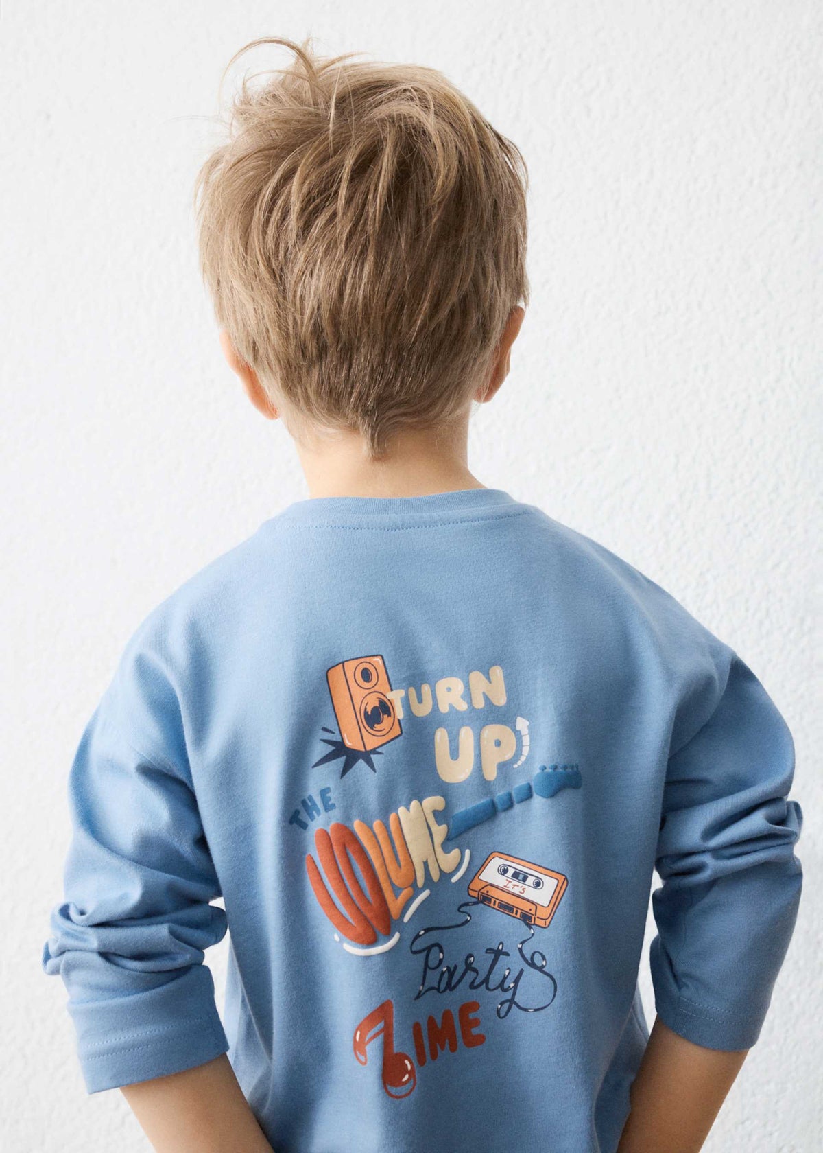 Jungen-T-Shirt mit Siebdruck auf dem Rücken